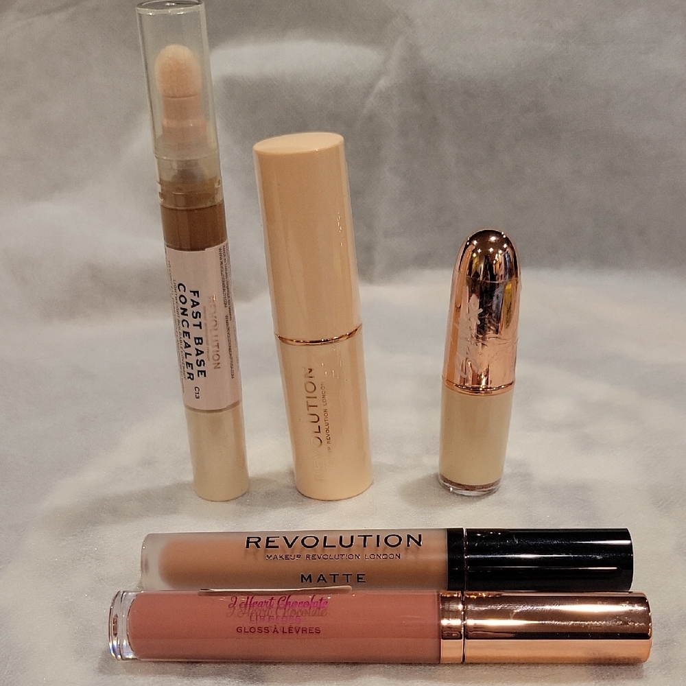 Makeup Revolution Bundle For Dark Skin